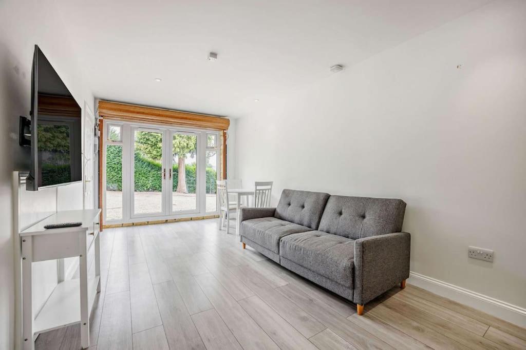 Beautiful 4-5 Bedroom Village House With Rural Views Salford  المظهر الخارجي الصورة