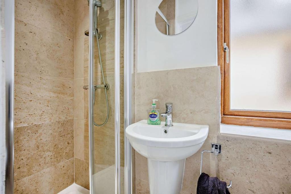 Beautiful 4-5 Bedroom Village House With Rural Views Salford  المظهر الخارجي الصورة