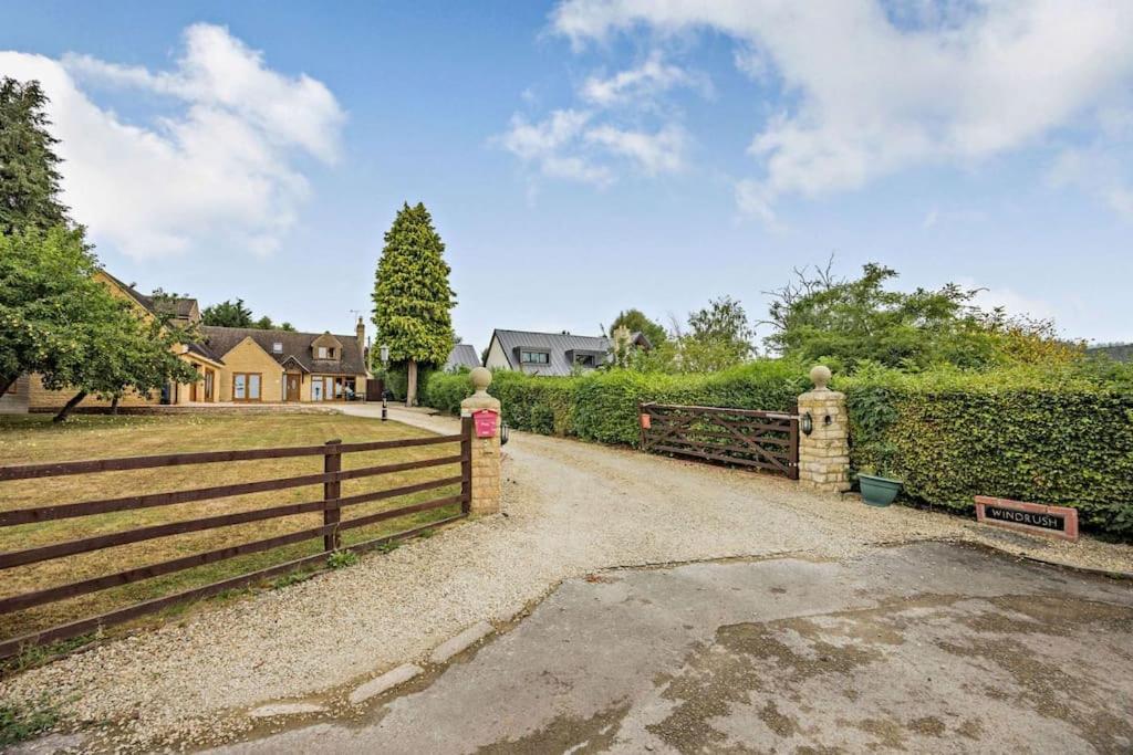 Beautiful 4-5 Bedroom Village House With Rural Views Salford  المظهر الخارجي الصورة