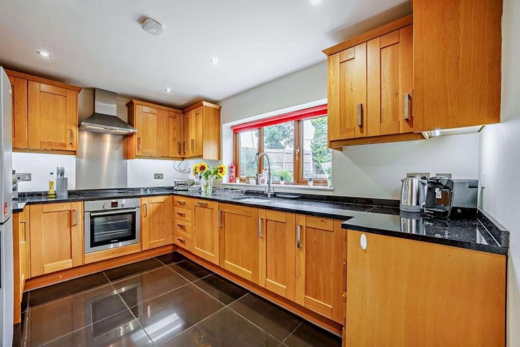 Beautiful 4-5 Bedroom Village House With Rural Views Salford  المظهر الخارجي الصورة
