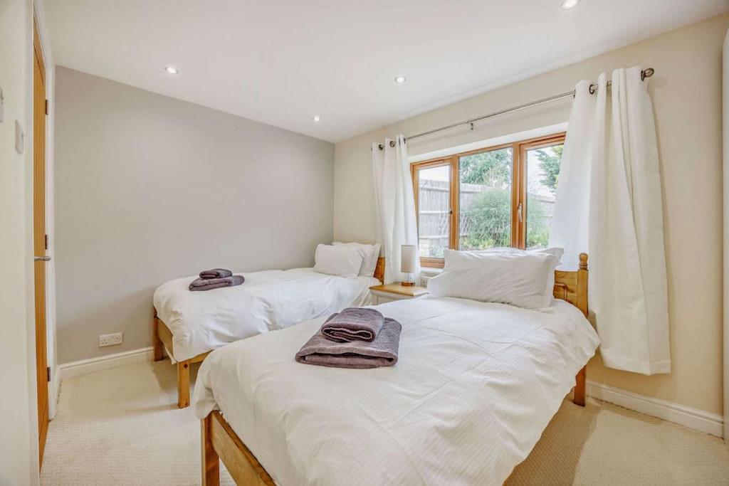 Beautiful 4-5 Bedroom Village House With Rural Views Salford  المظهر الخارجي الصورة