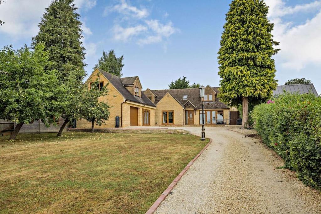 Beautiful 4-5 Bedroom Village House With Rural Views Salford  المظهر الخارجي الصورة