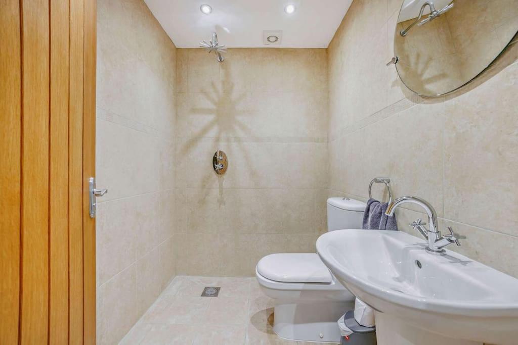 Beautiful 4-5 Bedroom Village House With Rural Views Salford  المظهر الخارجي الصورة