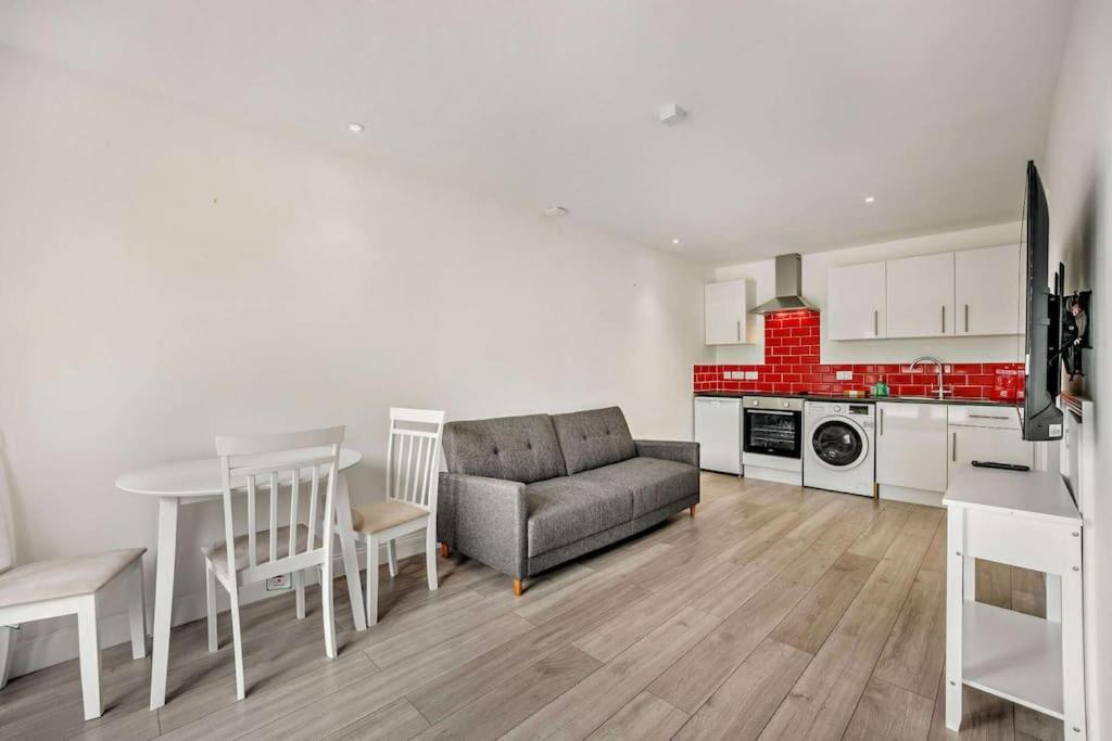 Beautiful 4-5 Bedroom Village House With Rural Views Salford  المظهر الخارجي الصورة